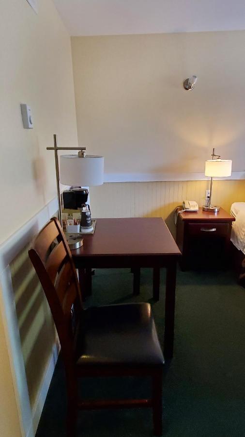 Comox Valley Inn & Suites Courtenay Bagian luar foto