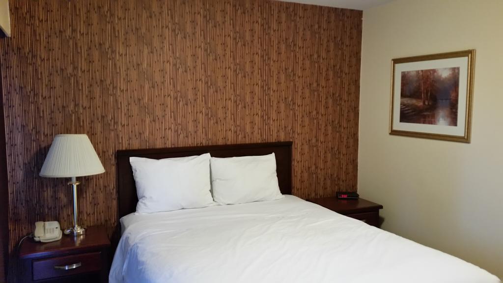 Comox Valley Inn & Suites Courtenay Bagian luar foto